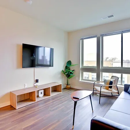 Well-Appointed Stay - Gym, Lounge & Modern Comfort